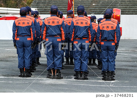 整列する消防隊 37468201