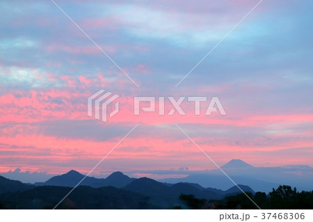 夕暮れ富士山 37468306