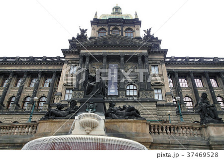 チェコ　プラハ　国立博物館 37469528