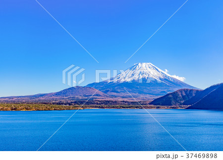 富士山、本栖湖、年賀状素材 富士山、本栖湖、年賀状素材 37469898