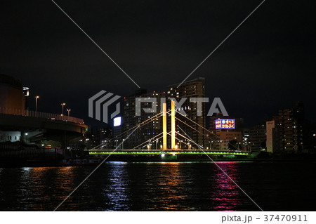 日本の東京都市景観・夜景「隅田川と新大橋」 37470911