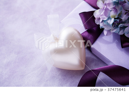 ギフト・パールホワイトのハート 37475641