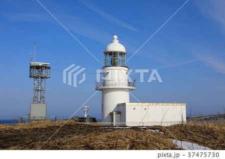 冬の襟裳岬灯台と青い空 冬の襟裳岬灯台と青い空 37475730