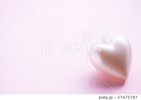 ギフト・パールホワイトのハート 37475787
