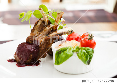 Grilled lamb with cranberry sauce 37477290
