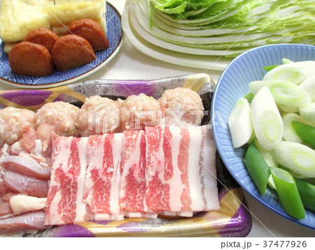鍋の食材　下ごしらえ 37477926