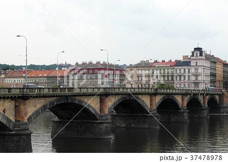 チェコ プラハ 軍団橋  ヴルタヴァ川 37478978