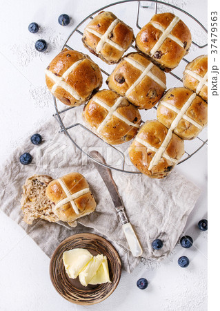 Hot cross buns 37479563