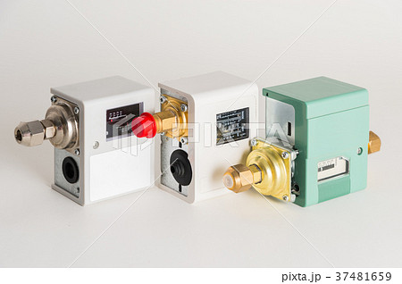 three Pressure switch in the pipeline, for 37481659