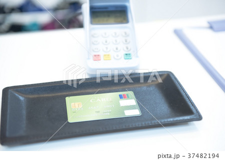 クレジットカード、支払い 37482194