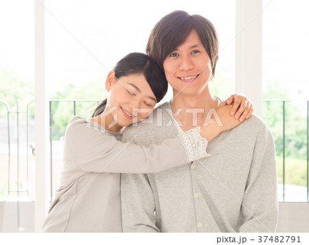 仲良しカップルイメージ 仲良しカップルイメージ 37482791