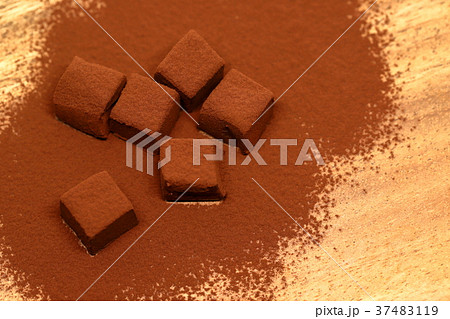 チョコ チョコ 37483119