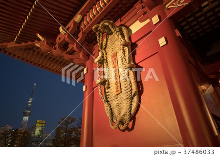 浅草 浅草寺 宝蔵門の大わらじ の写真素材