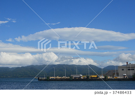 佐渡島の「両津港」（新潟県佐渡市） 37486433