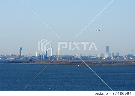 日本の都市景観「舞浜から見る羽田空港」（奥には横浜のＭＭ２１なども見える） 37486994