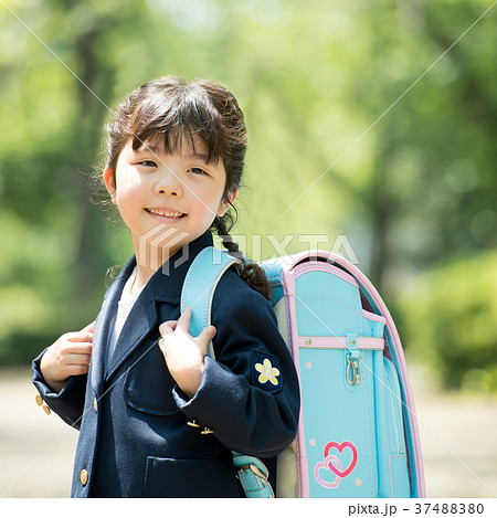 子供 小学生 入学式 イメージの写真素材 3740