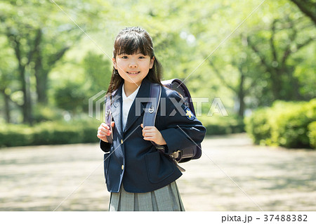 子供 小学生 入学式 イメージ 37488382