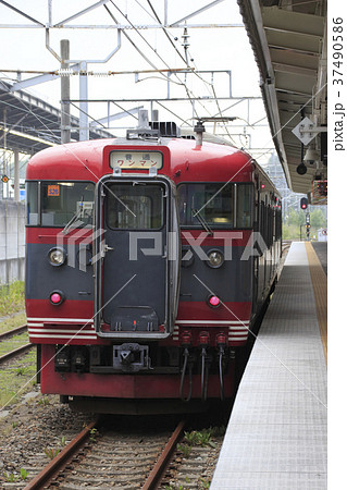 しなの鉄道115系と軽井沢駅ホームにて しなの鉄道115系と軽井沢駅ホームにて 37490586