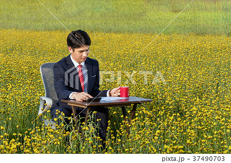 Asian businessman working Asian businessman working 37490703