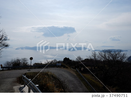 笠岡市御嶽山からみえる笠岡諸島 37490751