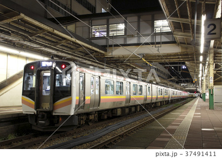 白新線・羽越本線E129系（新潟-新発田-村上） 37491411