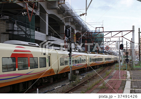 新潟駅高架化工事とE653系いなほ号 37491426