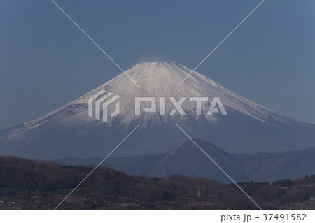 雪をかぶった富士山 雪をかぶった富士山 37491582
