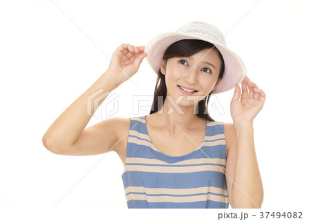 帽子を被る女性の写真素材
