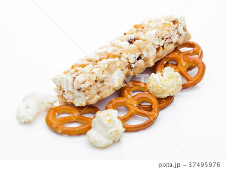 Popcorn protein cereal energy bar with pretzel Popcorn protein cereal energy bar with pretzel 37495976