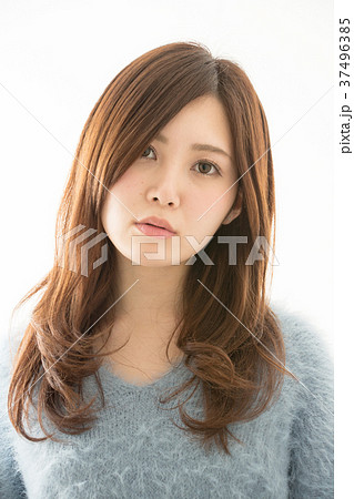 ロングヘアの女性 37496385