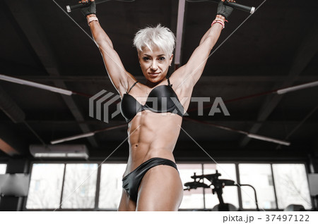 blonde sexy athletic young girl working out in gym.. blonde sexy athletic young girl working out in gym.. 37497122