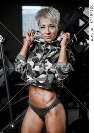 blonde sexy athletic young girl working out in gym.. blonde sexy athletic young girl working out in gym.. 37497136