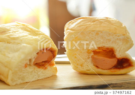 butter bread stuffed sausage and sauce  37497162