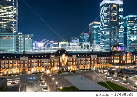 東京駅 夜景 東京都千代田区丸の内 18年1月撮影の写真素材