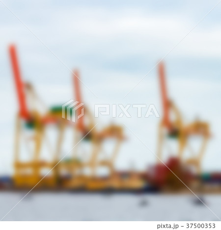 Portal cargo cranes - blurred image 37500353