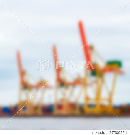 Portal cargo cranes - blurred image 37500354