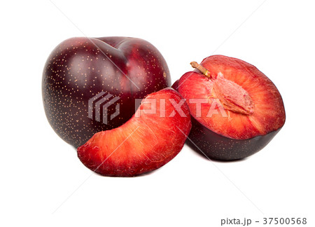 Red plum with slice 37500568