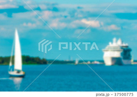Blue sailboat - blurred image 37500775