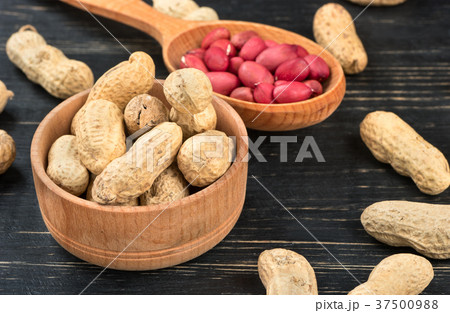 Peanuts in shell 37500988
