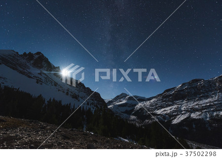 Stars over Peyto lake, Icefields parkway, Alberta Stars over Peyto lake, Icefields parkway, Alberta 37502298