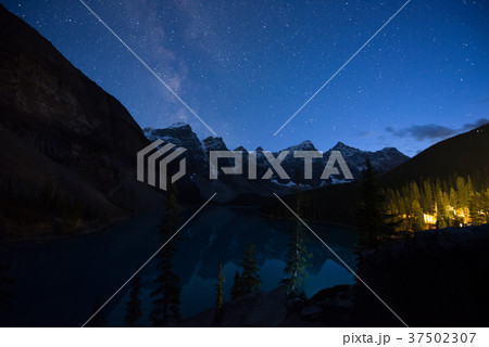 Milky way rising over Iconic Moraine Lake, Banff Milky way rising over Iconic Moraine Lake, Banff 37502307