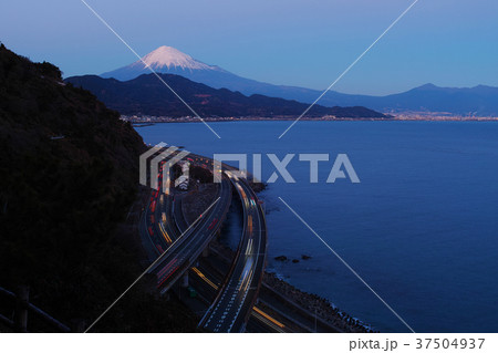 【富士山】さった峠からみる富士山の夜景 【富士山】さった峠からみる富士山の夜景 37504937