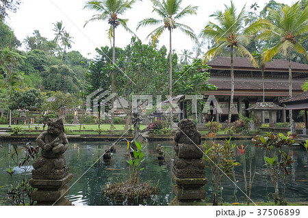 グヌン・カウィ・スバトゥ寺院 37506899