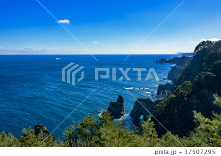 【岩手県田野畑村北山崎】高さ200mの断崖が連なる景勝地、北山崎はまさに息をのむ海のアルプス 【岩手県田野畑村北山崎】高さ200mの断崖が連なる景勝地、北山崎はまさに息をのむ海のアルプス 37507295