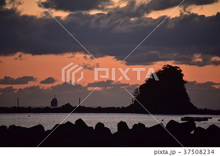 夜明け前の双名島 37508234