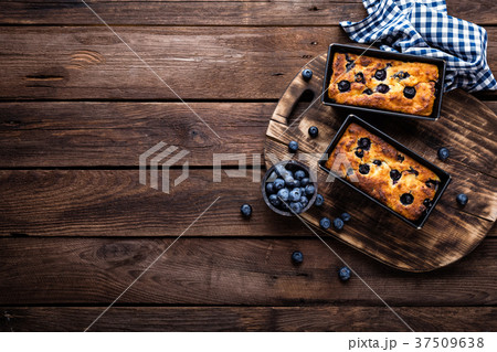 Cheesecake with blueberry on wooden background 37509638