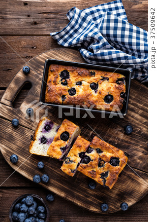 Cheesecake with blueberry on wooden background 37509642