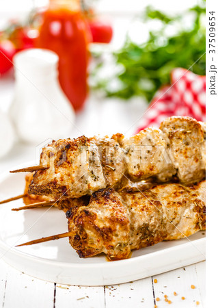 Grilled meat skewers, shish kebab Grilled meat skewers, shish kebab 37509654