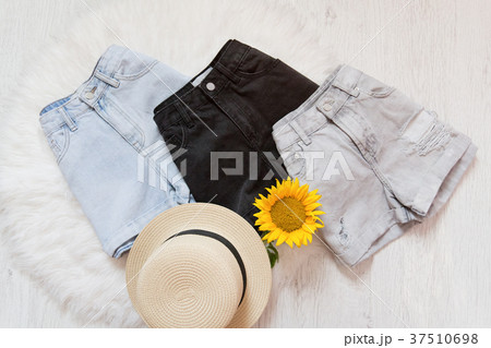 Three denim shorts, straw hat, shorts. White fur 37510698
