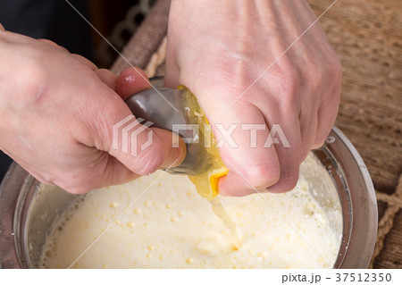 Squeezing lemon with metal spoon. Squeezing lemon with metal spoon. 37512350